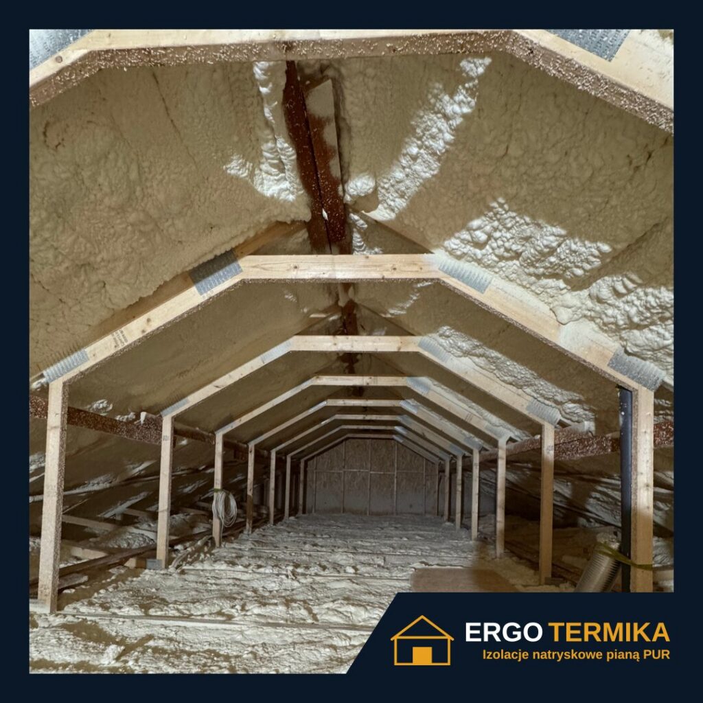 Ocieplenie poddasza pianą PUR natryskową – realizacja Ergo Termika